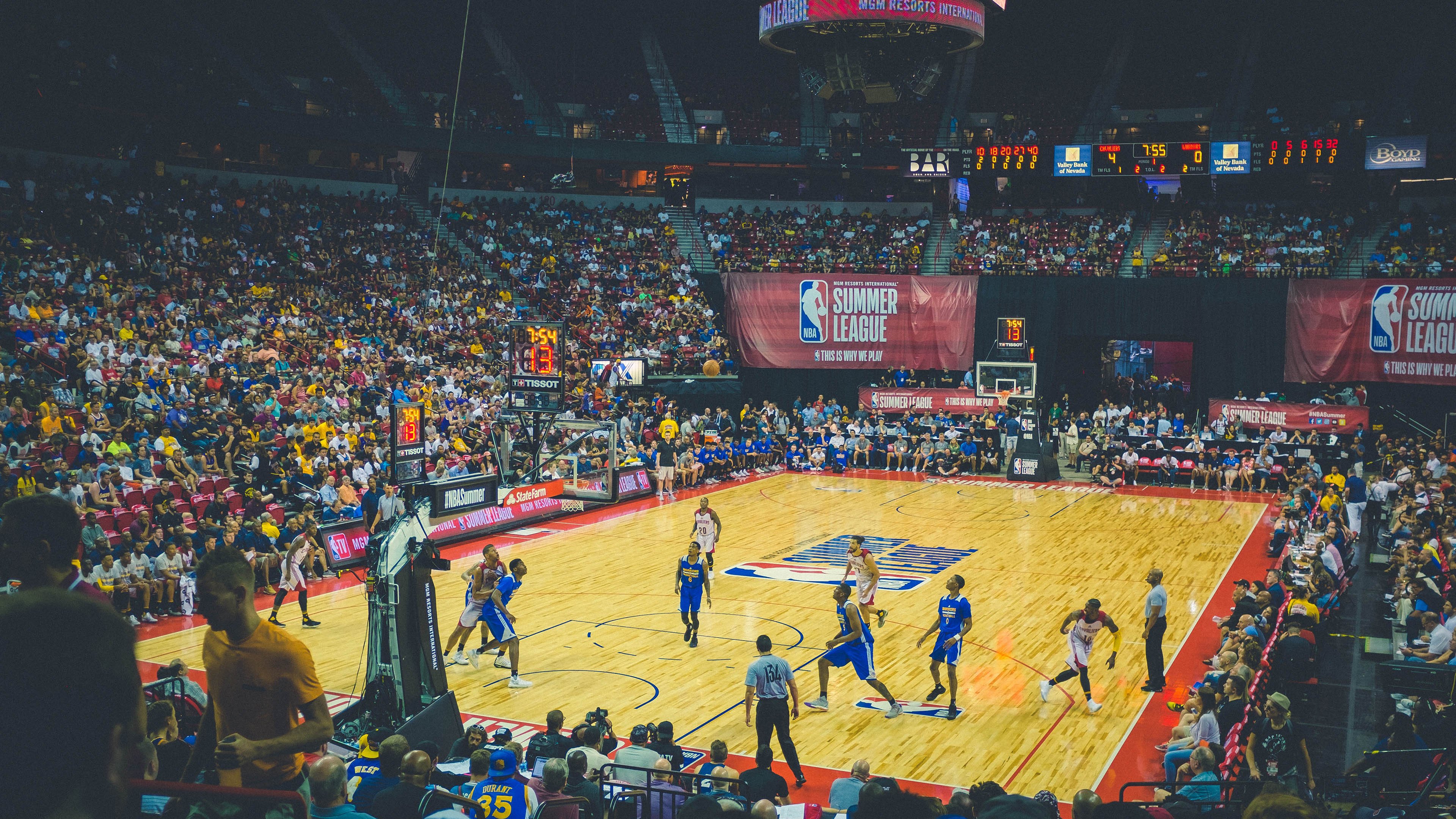 九游jiuyou-勇士队豪取十连胜，士气高涨，勇士队豪横图片